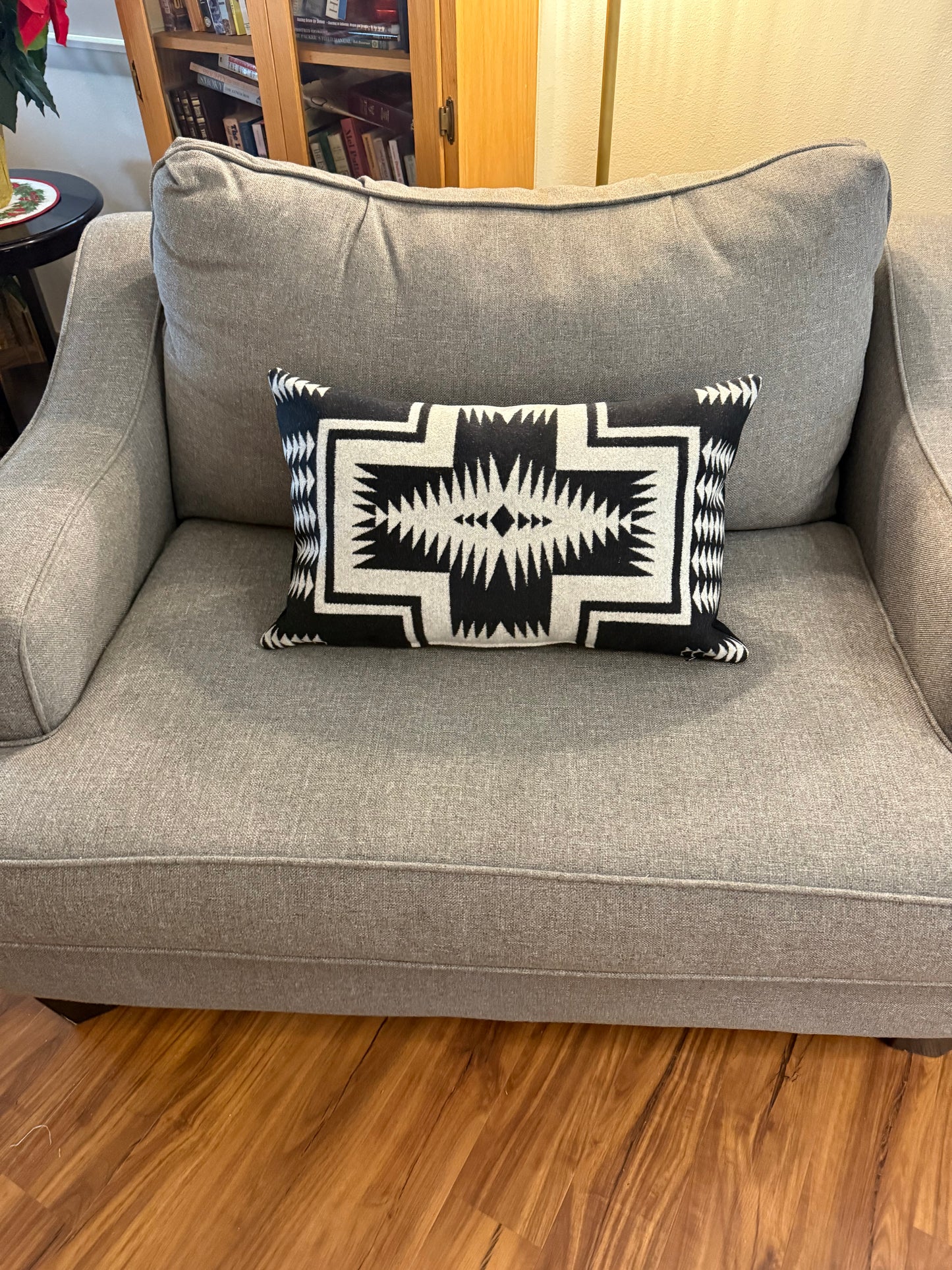 Black & White Walking Rock Pillow Cover Set