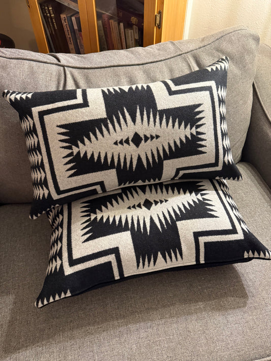 Walking Rock Pillow Set