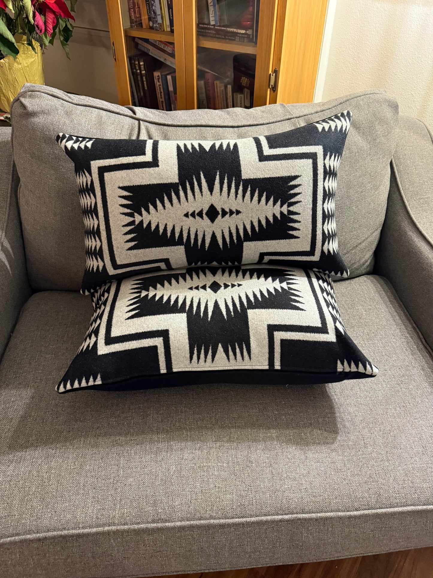 Walking Rock Pillow Set