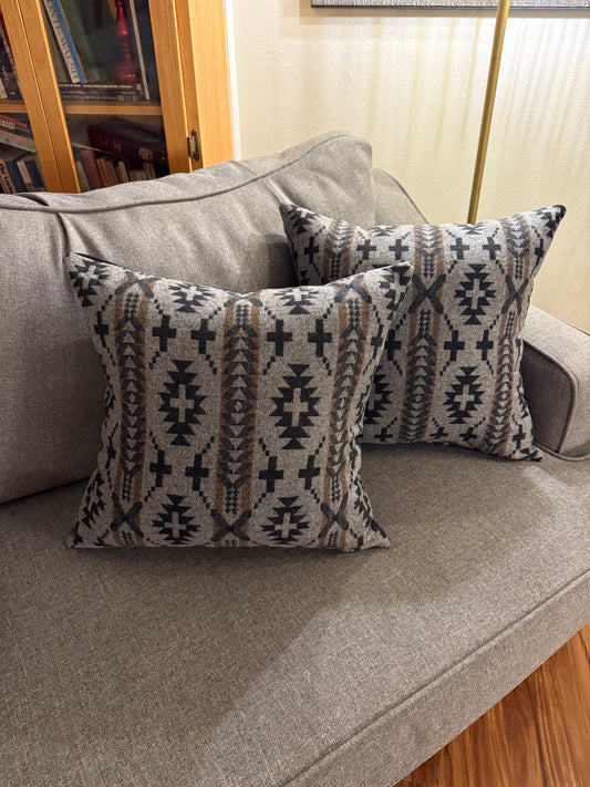 Limited Spider Rock Pillow Set