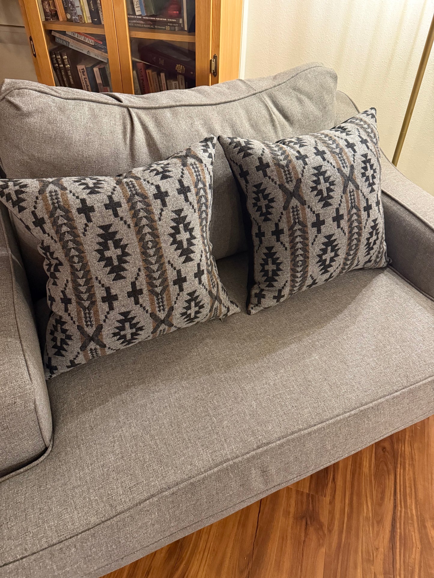 Limited Spider Rock Pillow Set