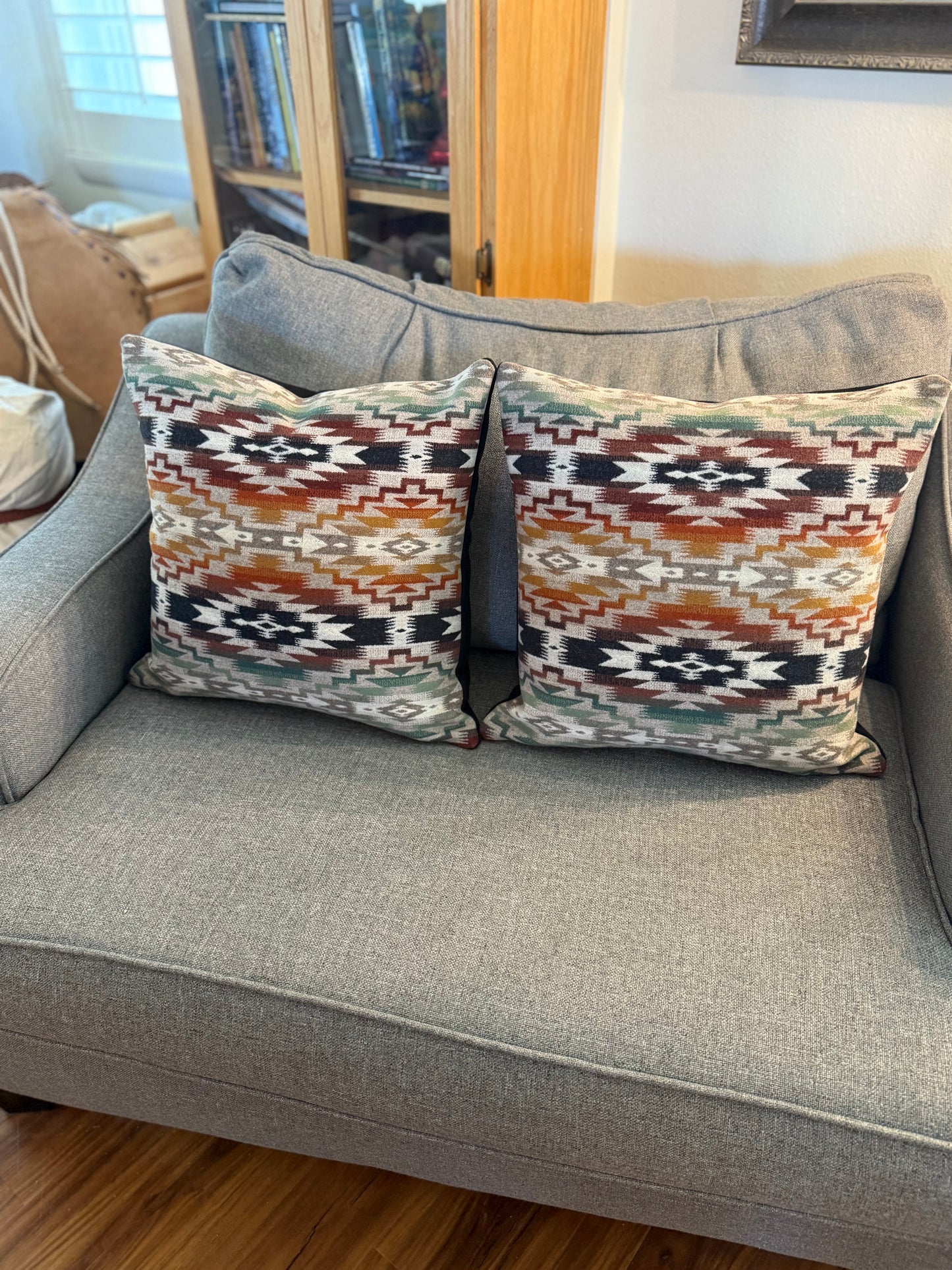 Mesilla Pillow Set