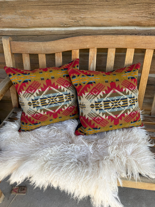 Medium Journey West Pillow Set