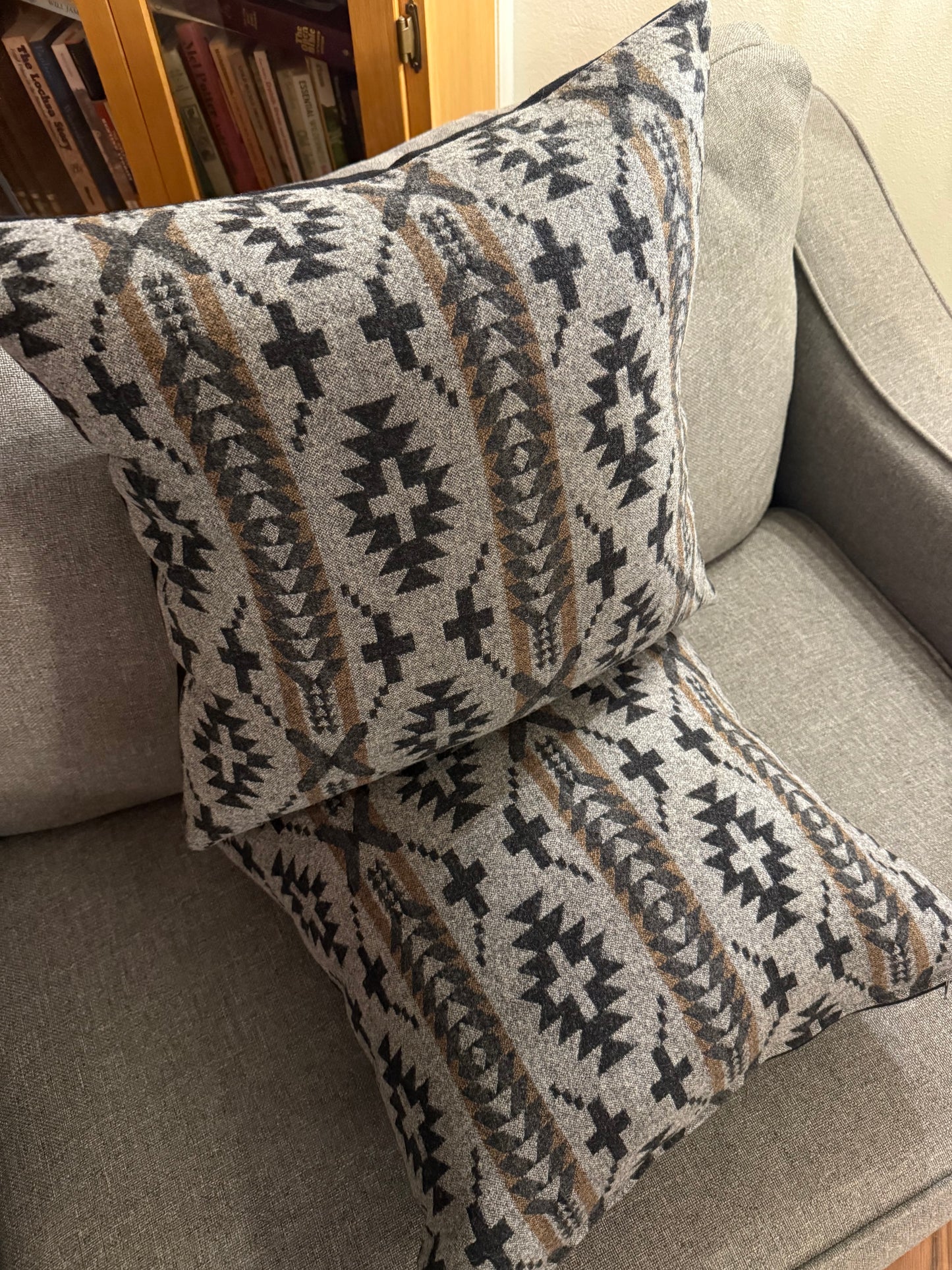 Limited Spider Rock Pillow Set