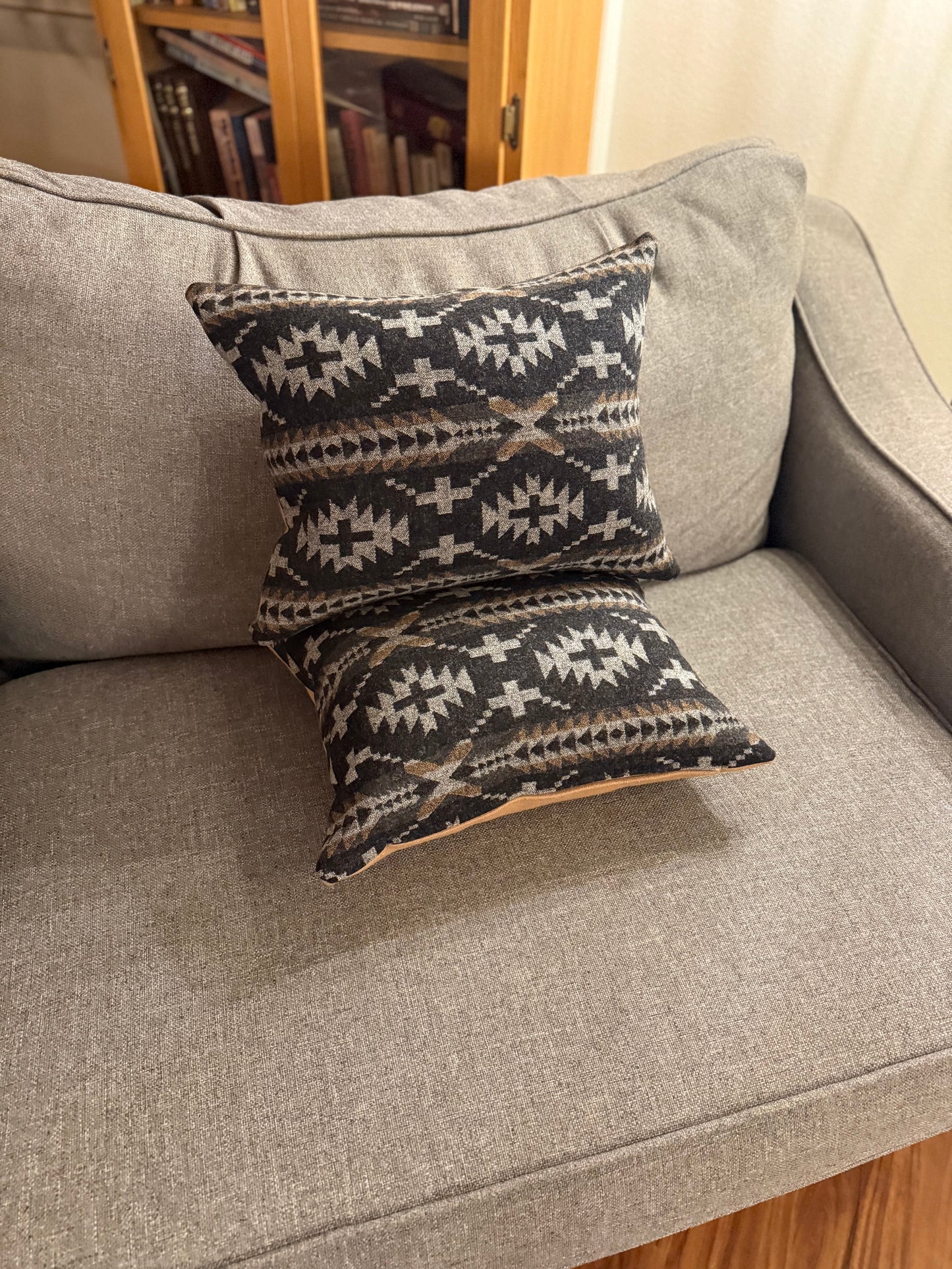 Limited Spider Rock Pillow Set