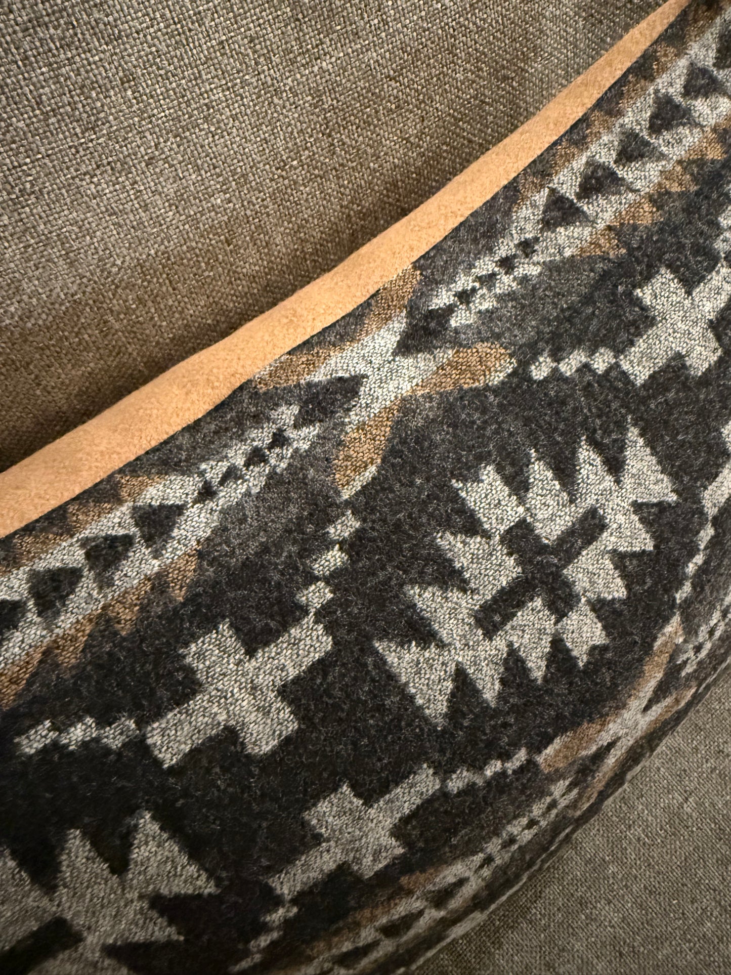 Limited Spider Rock Pillow Set