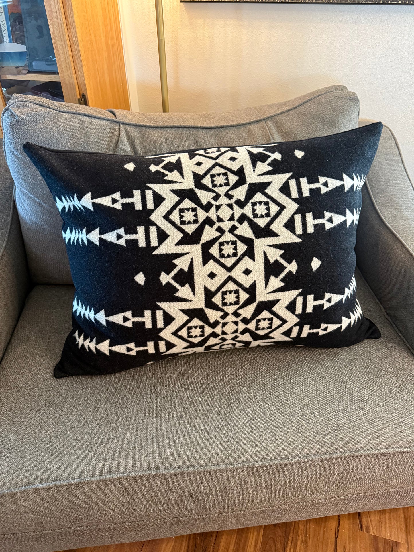 Super Large Condensed White (Black) Pillow