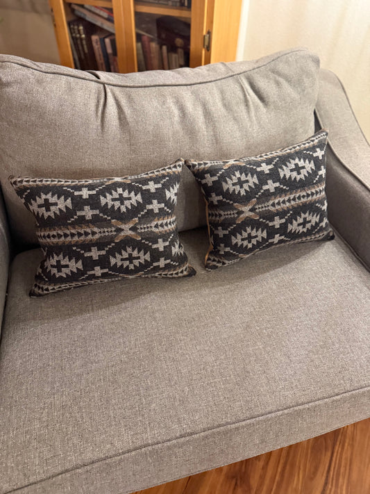 Limited Spider Rock Pillow Set